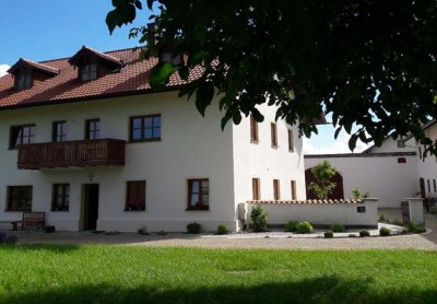 Großzügige 3-Zimmer-Wohnung, 120 m², 1. OG, Stadtrand Waldkraiburg