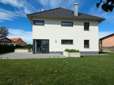 Neuwertiges Einfamilienhaus mit 5 Zimmern und großem Garten in Bronnen