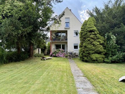 Mehrfamilienhaus mit 3 Wohneinheiten mit traumhaften Grundstück in gefragter Lage