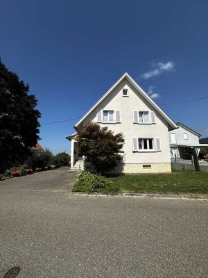 Preiswertes 6-Raum-Mehrfamilienhaus mit EBK in Bühl-Eisental