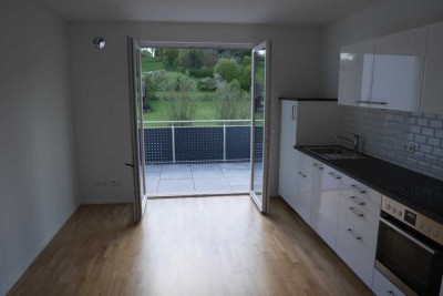 Hübsche 2-Zimmer-Wohnung mit Ausblick, EBK und TG in Aidlingen/Deufringen