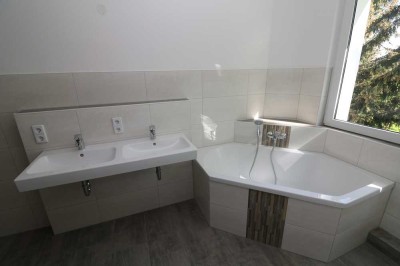 Familienträume XXL... Erstbezug in moderner 4-RW mit Wanne, Dusche & 2 Balkonen!!!