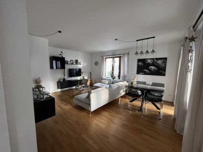 Helle 2-Zimmer-Wohnung im Marinaquartier mit Loggia