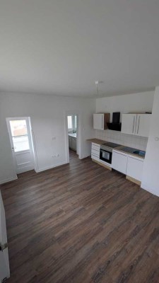 Charmante neurenovierte 3-Zimmer-Wohnung mit moderner Küche im Erdgeschoss