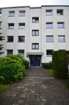 Modernisierte Drei- Raum- Wohnung im Dachgeschoss | Aufzug | Blick ins Grüne