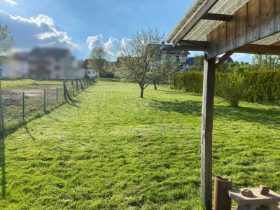 Schöne Doppelhaushälfte mit Potenzial und schönem großen Garten