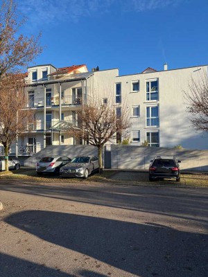 Moderne 3,5 Zimmer-Wohnung mit Top-Anbindung an die S-Bahn