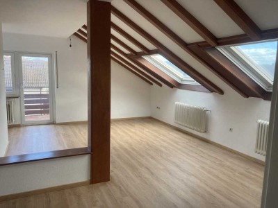 Helle 3-Zimmer-DG-Wohnung mit Balkon in March