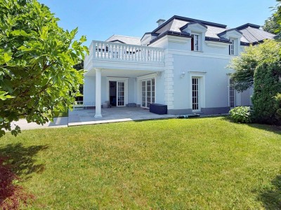 Leben wie im Resort: Villa in Fontana mit 6 Zimmern, Garten, Balkon &amp; exklusivem Flair
