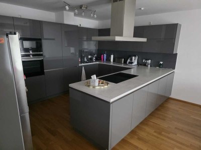 Stilvolle, neuwertige 3-Raum-Maisonette-Wohnung mit geh. Innenausstattung mit Balkon und EBK
