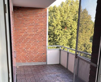 Helle, sehr ruhige, zentrale 3-4 Zi.-Whg. in HH-Ottensen mit EBK und Südloggia