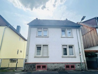 Hanau-Steinheim: Vielseitiges 3-Familienhaus mit Innenhof & Anlieger-Maisonette – Komplett vermietet