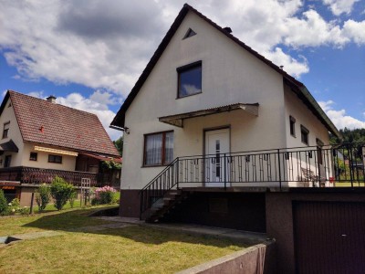 Provisionsfrei ** Gepflegtes und gemütliches Einfamilienhaus in ruhiger Sackgasse in Hönigsberg – mit sonniger Terrasse, Keller &amp; Doppelcarport