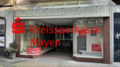 Wohn-, und Geschäftsanwesen mit Ladenlokal und 2 Wohnungen.