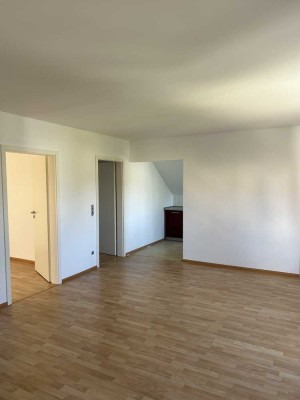 Renovierte 2,5-Raum-DG-Wohnung mit EBK in Eppelheim