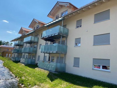 Südl. von Rosenheim/Raubling: hochwertige 3-Zimmer-Wohnung mit EBK