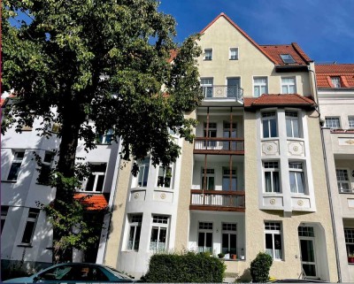 Ab SOFORT! Frisch renovierte, großzügige Wohnung mit 2 Balkonen und Gartennutzung!