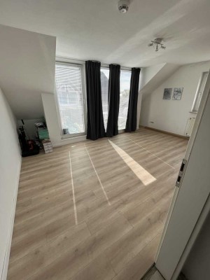 Schöne Dachgeschoss Wohnung im Herzen von Aerzen