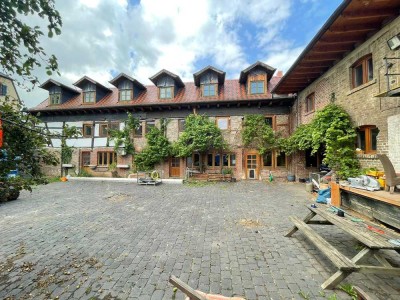 Hofanlage mit 2.800 m² Grundstück, Hallenfläche
