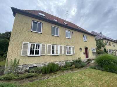 +++ Charmante stadtnahe Altbauwohnung: 6-Zimmer-ETW mit gr. Terrasse +++