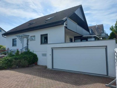 Freistehendes Zweifamilienhaus mit großem Garten