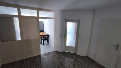 Helle 2-Zimmer-Wohnung mit Einbauküche in Düsseldorf.