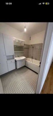 Stilvolle 3-Raum-Wohnung mit Einbauküche in Hamburg Rönneburg