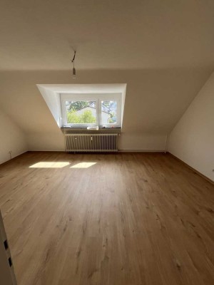 Erstbezug nach vollständiger Sanierung einer Dachgeschosswohnung