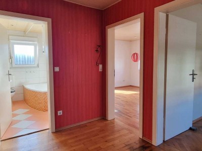 "Helles Raumwunder - 1-2-FH mit Garten und Garage in zentraler Lage von Sinsheim"