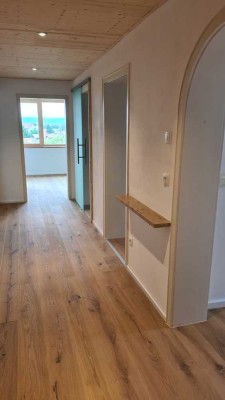 Erstbezug nach Komplettsanierung 3-Raum-Wohnung mit großer Terasse+Blick in Marktoberdorf