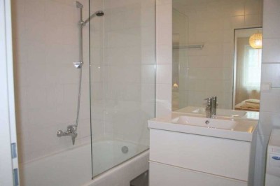 Geschmackvolle, modernisierte 1,5-Raum-Wohnung mit luxuriöser Innenausstattung mit EBK in Plauen