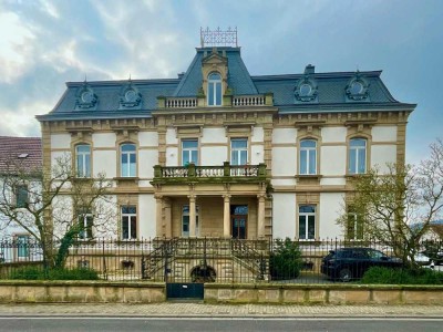 Exklusiv, besonders, modern, mit historischem Ambiente: 3 ZKB-Villenwohnung