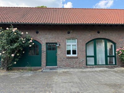 Seltene Gelegenheit: Zweizimmer Erdgeschosswohnung mit Terrasse in zentral gelegener Hofanlage