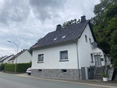 Geräumiges 7-Zimmer Haus in Marsberg Beringhausen mit Garage