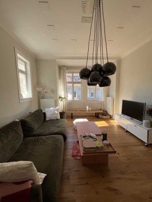 Wunderschöne 4-Zimmer Altbauwohnung mit Balkon im Lehenviertel