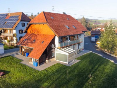 Gepflegtes Dreifamilienhaus mit großzügigem Grundstück, flexiblen Nutzungsmöglichkeiten und solid...