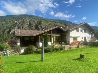 Kernsaniertes Landhaus in ruhiger Aussichtslage und großzügigen Garten