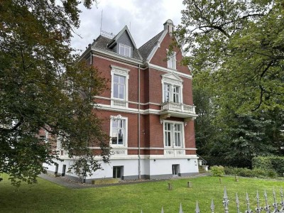 Denkmalgeschützte Villa mit Remise, komplett saniert!