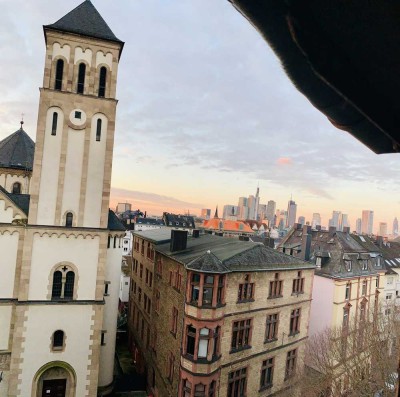 Stilvolle 3-Raum-Dachgeschosswohnung mit Skylineblick im Herzen des Nordend