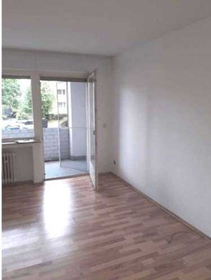 Gepflegte 3 Zimmer Wohnung mit Balkon zu vermieten!