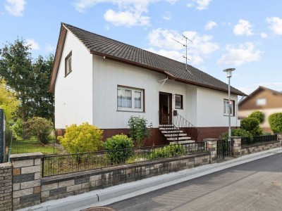 Charmantes Zweifamilienhaus – Ideal für Familien und Mehrgenerationenwohnen in Ettlingen