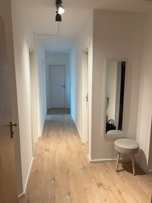 Robur & Fides Immobilien | 2 möblierte WG-Zimmer in 3er-WG frei – einziehen & wohlfühlen