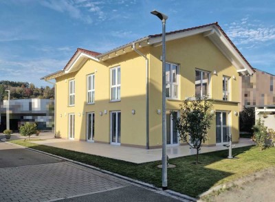 Fast neues EFH mit ELW, Massivhaus (A+) in Elchingen (Ulm)