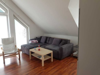 WBS erforderlich - Lichtdurchflutete, freundliche 3-Zimmer-Dachgeschosswohnung mit Balkon