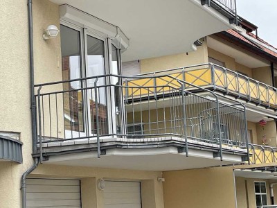 Vollständig renovierte Wohnung mit zweieinhalb Zimmern sowie Balkon und EBK in Bad Pyrmont