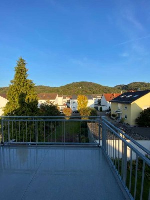 Sanierte 3 Zimmer Wohnung im DG