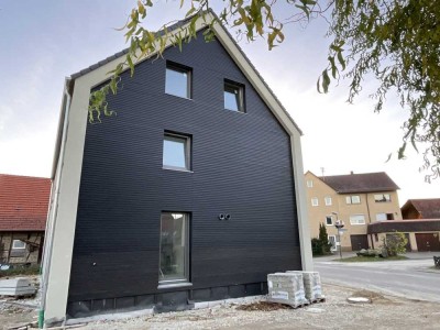 Neue familienfreundliche Doppelhaushälfte, Erstbezug