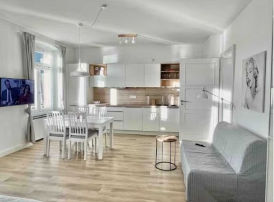 Siegburg-Zentrum / 100m von ICE-Bahnhof entfernt / Möbliertes Appartement Erstbezug nach Sanierung
