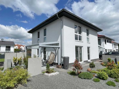 Neuwertige und energieeffiziente Stadtvilla in beliebter Stadtrandlage