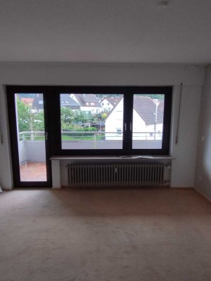 Helle 4.5 Zi. Wohnung mit Balkon, auf Wunsch Garage